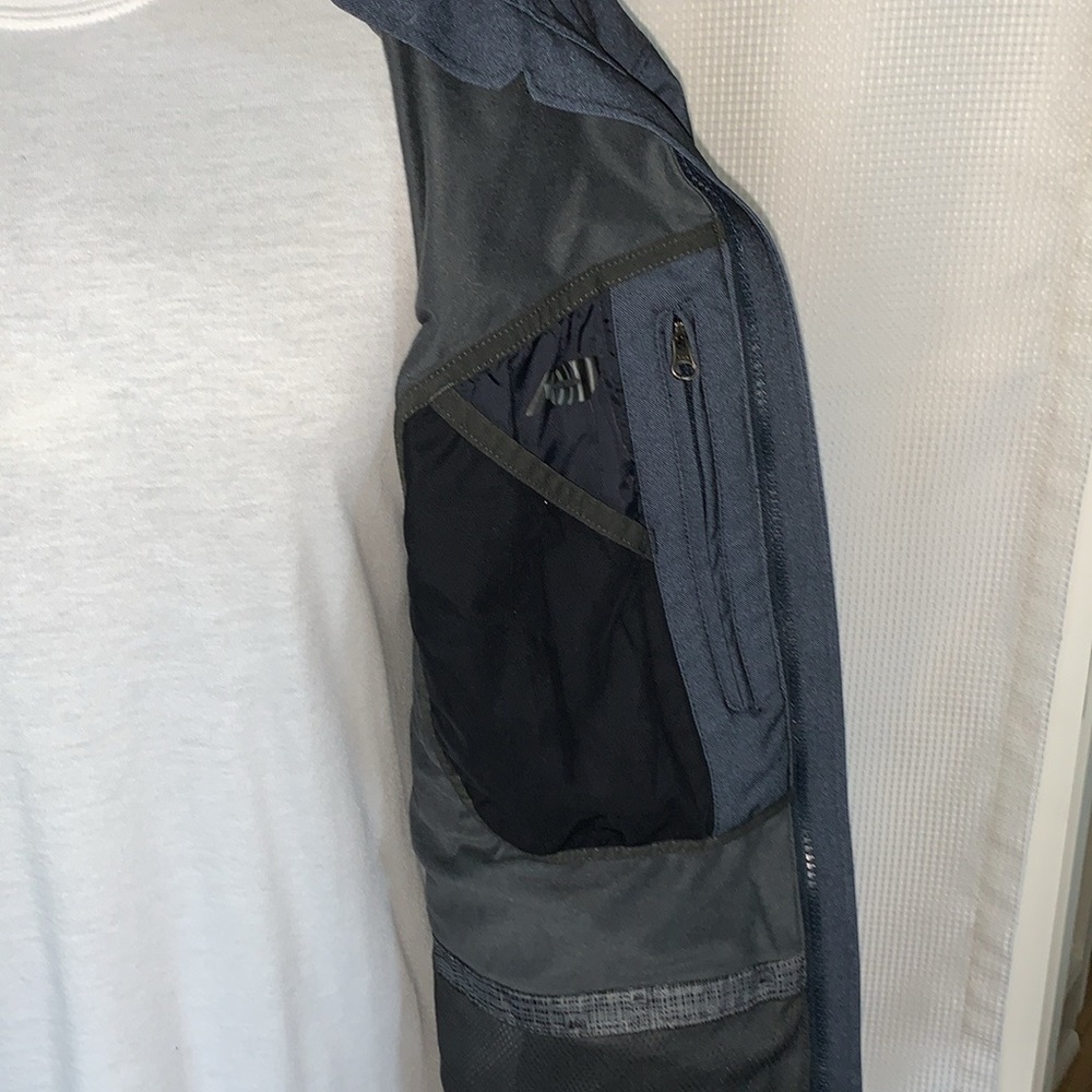 REI Co-Op Men's winter jacket durable outdoors - Picture 8 of 10
